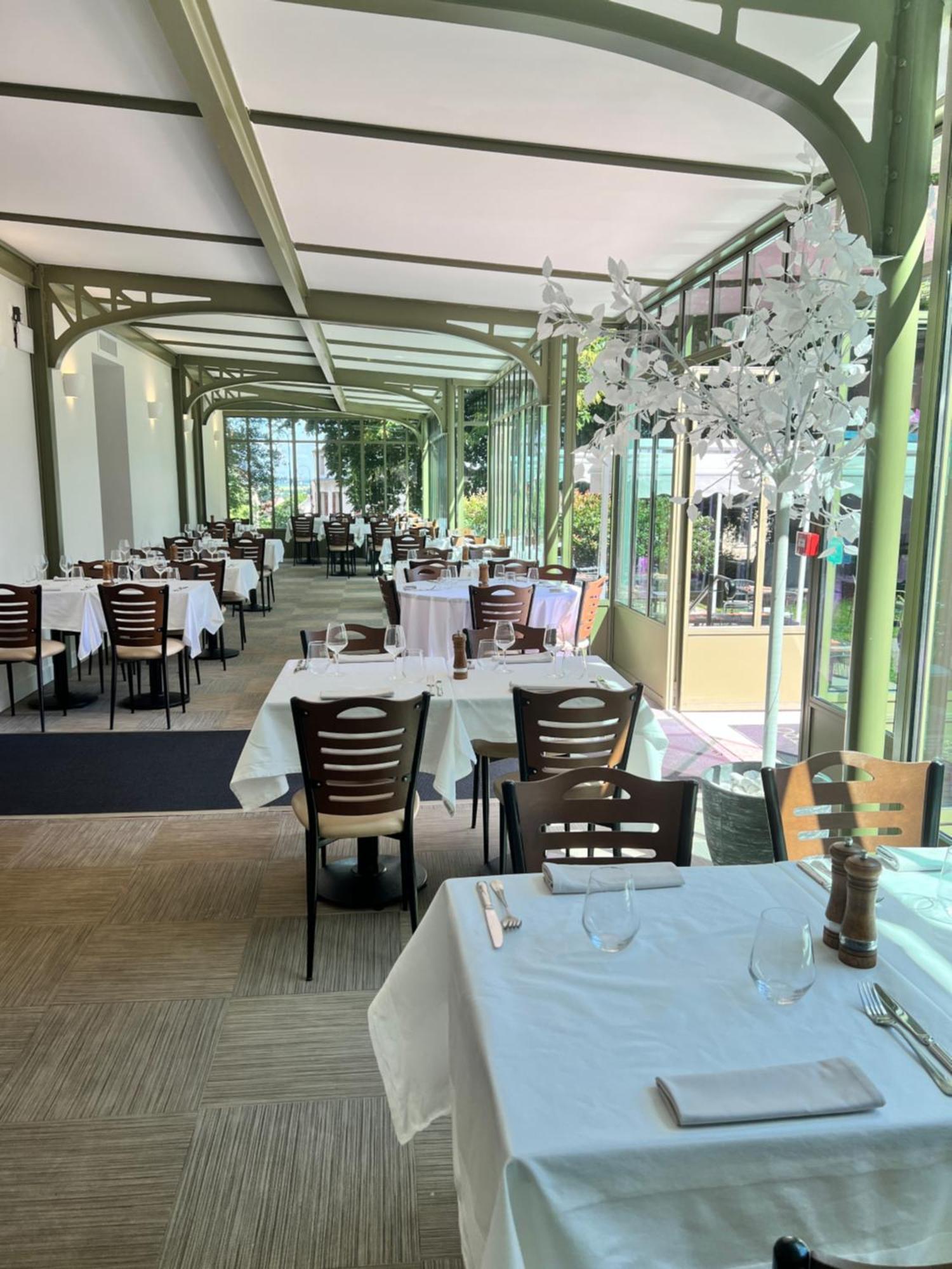 Il Maestro - Hotel Restaurant Du Chateau Ecouen Exterior photo