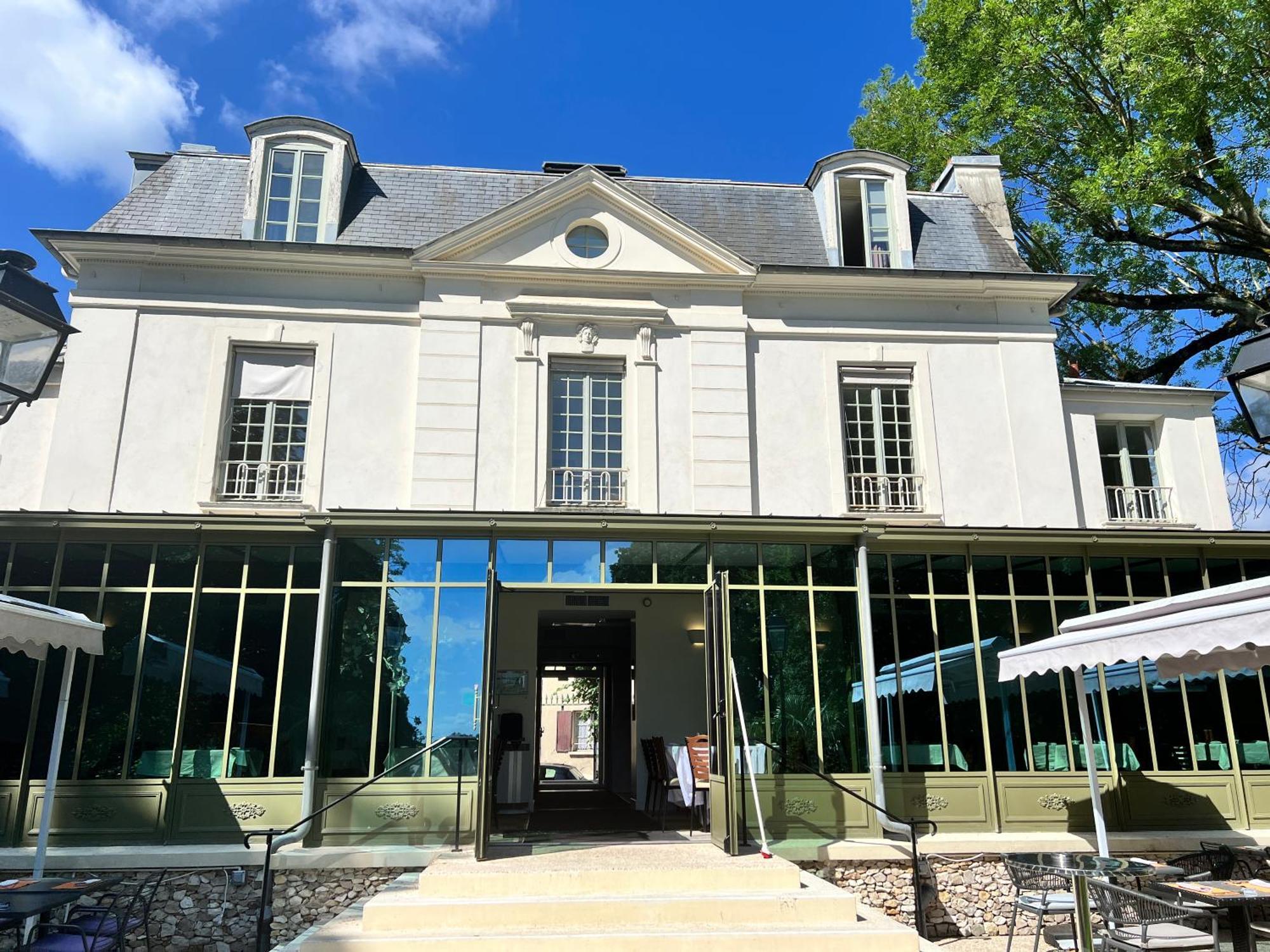 Il Maestro - Hotel Restaurant Du Chateau Ecouen Exterior photo